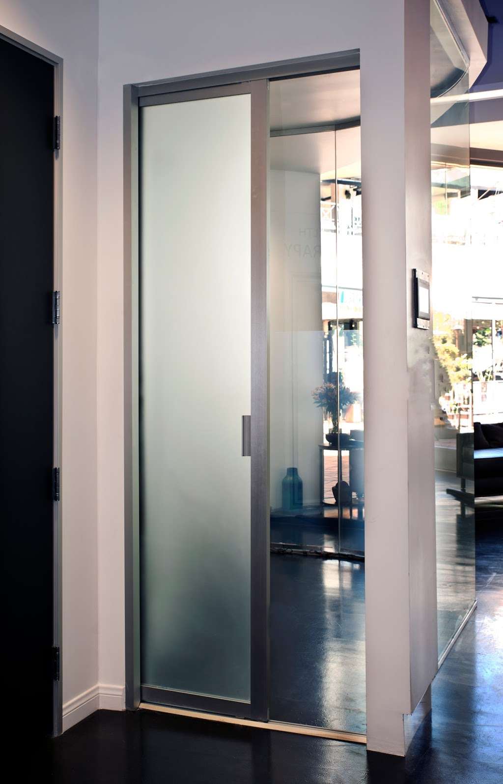 KNR Sliding & Glass Doors Culver City | 1976 S La Cienega Blvd C-767, Los Angeles, CA 90034 | Phone: (310) 906-4718