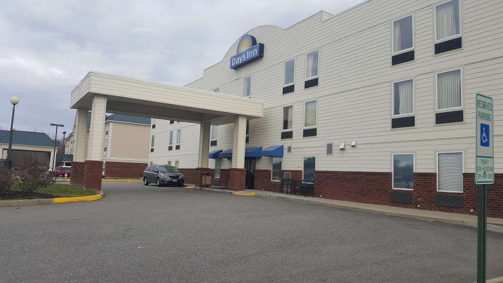 Days Inn by Wyndham Doswell At the Park | 16220 International St, Doswell, VA 23047, USA | Phone: (804) 612-8680