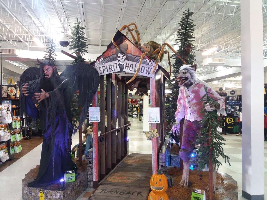 Spirit Halloween | 1508 Butterfield Rd, Downers Grove, IL 60515, USA | Phone: (866) 586-0155