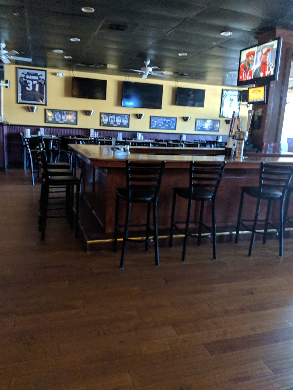 The Skybox Restaurant & Sports Bar | 553 Main St # 9, Tewksbury, MA 01876 | Phone: (978) 851-4818