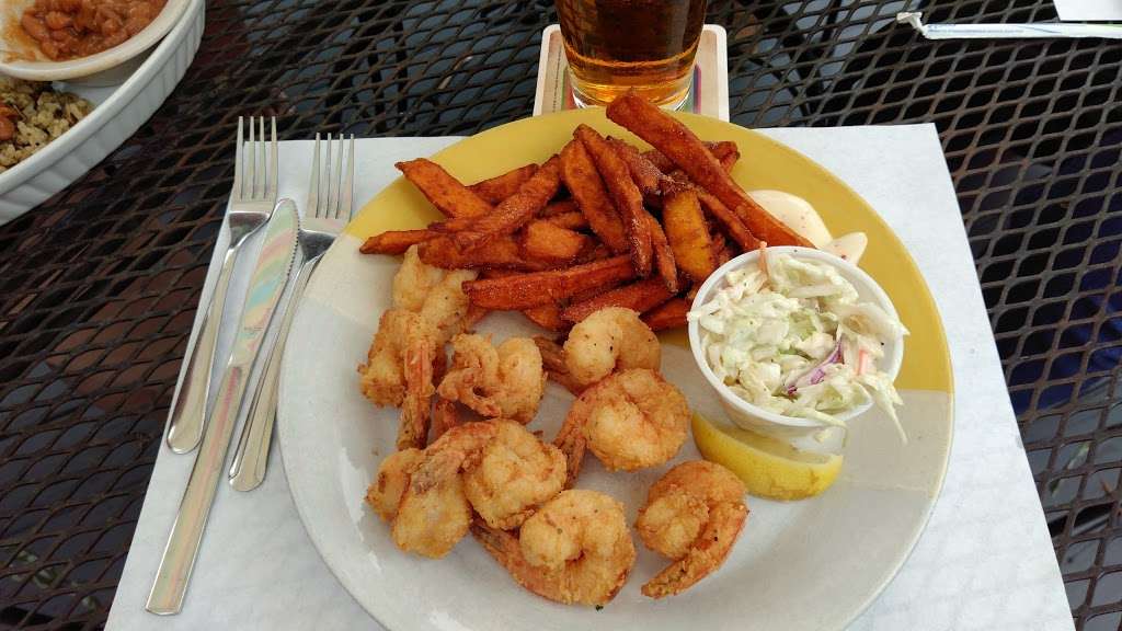 Crazy Fish Bar And Grill | 802 Henry St, Lake Wales, FL 33853, USA | Phone: (863) 676-6361