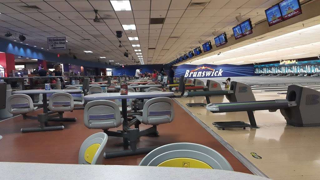 Brunswick Zone Columbia Lanes | 7100 Carved Stone, Columbia, MD 21045 | Phone: (410) 381-7750