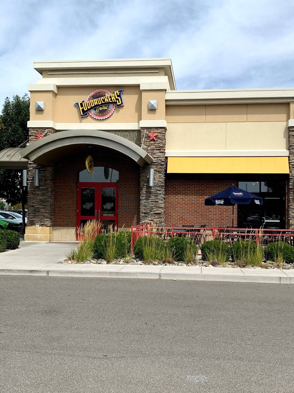 Fuddruckers | 1565 E Lincoln Way, Sparks, NV 89434, USA | Phone: (775) 657-6600