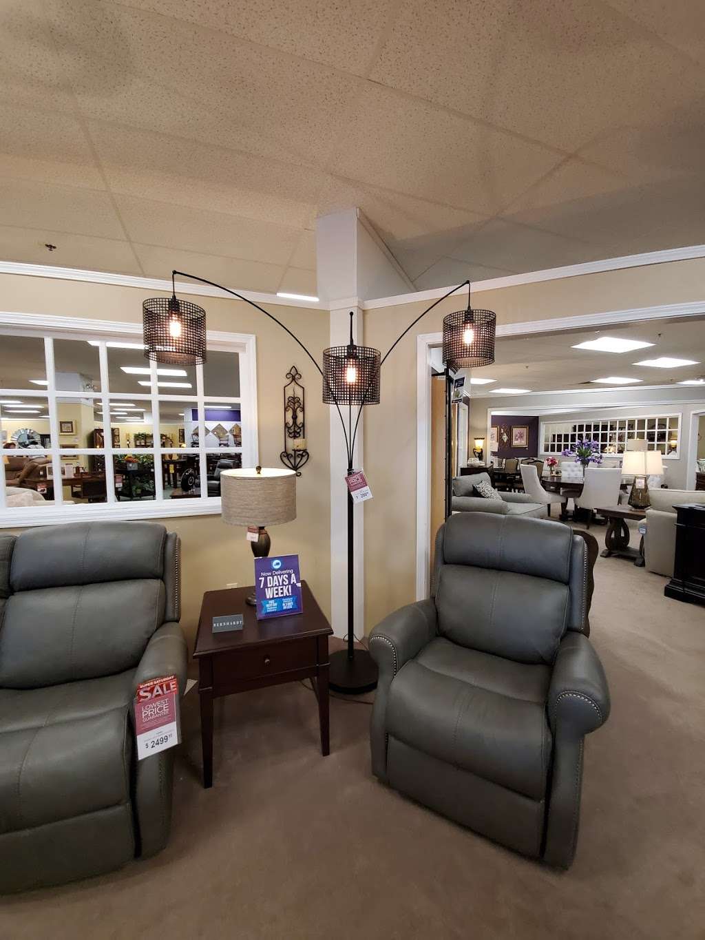 Raymour & Flanigan Furniture and Mattress Store | 85 Viewmont Mall, Scranton, PA 18508, USA | Phone: (570) 346-1622