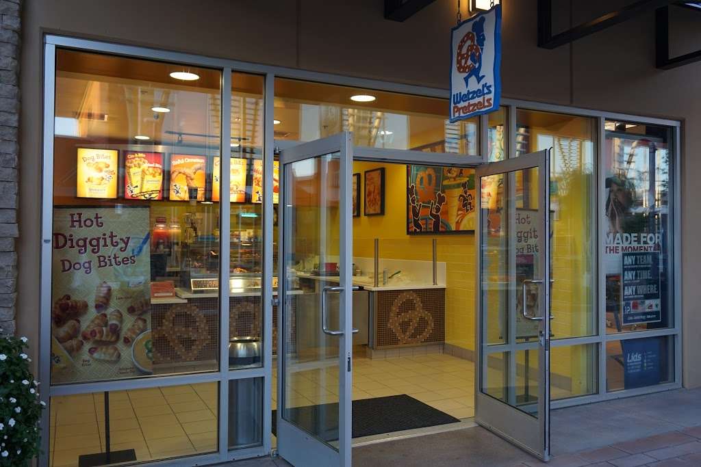 Wetzels Pretzels | 4976 Premium Outlets Way, Chandler, AZ 85226, USA | Phone: (480) 639-1733