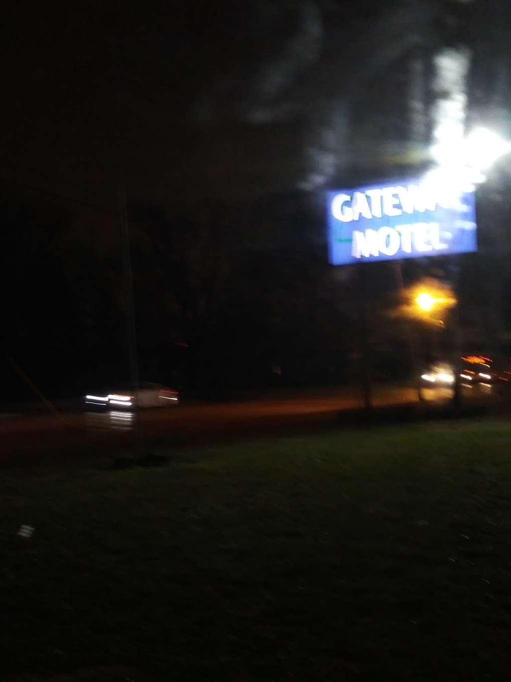 Gateway Motel | 1740 Lafayette Road Central, Indianapolis, IN 46222 | Phone: (317) 634-4391