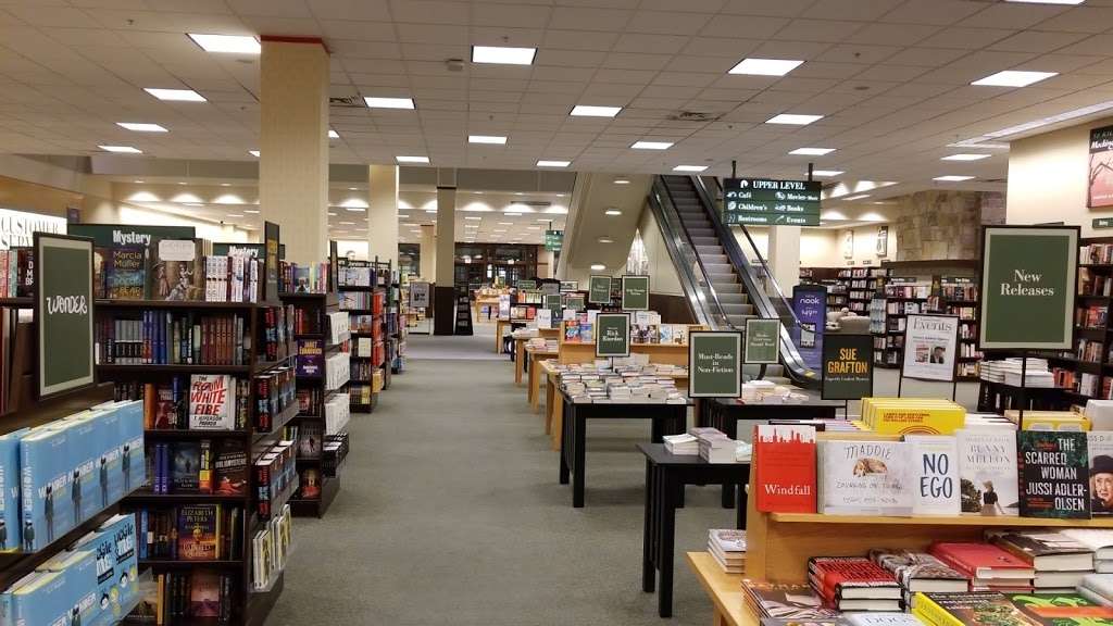 Barnes & Noble | 297 Oakbrook Center, Oak Brook, IL 60523, USA | Phone: (630) 684-0586