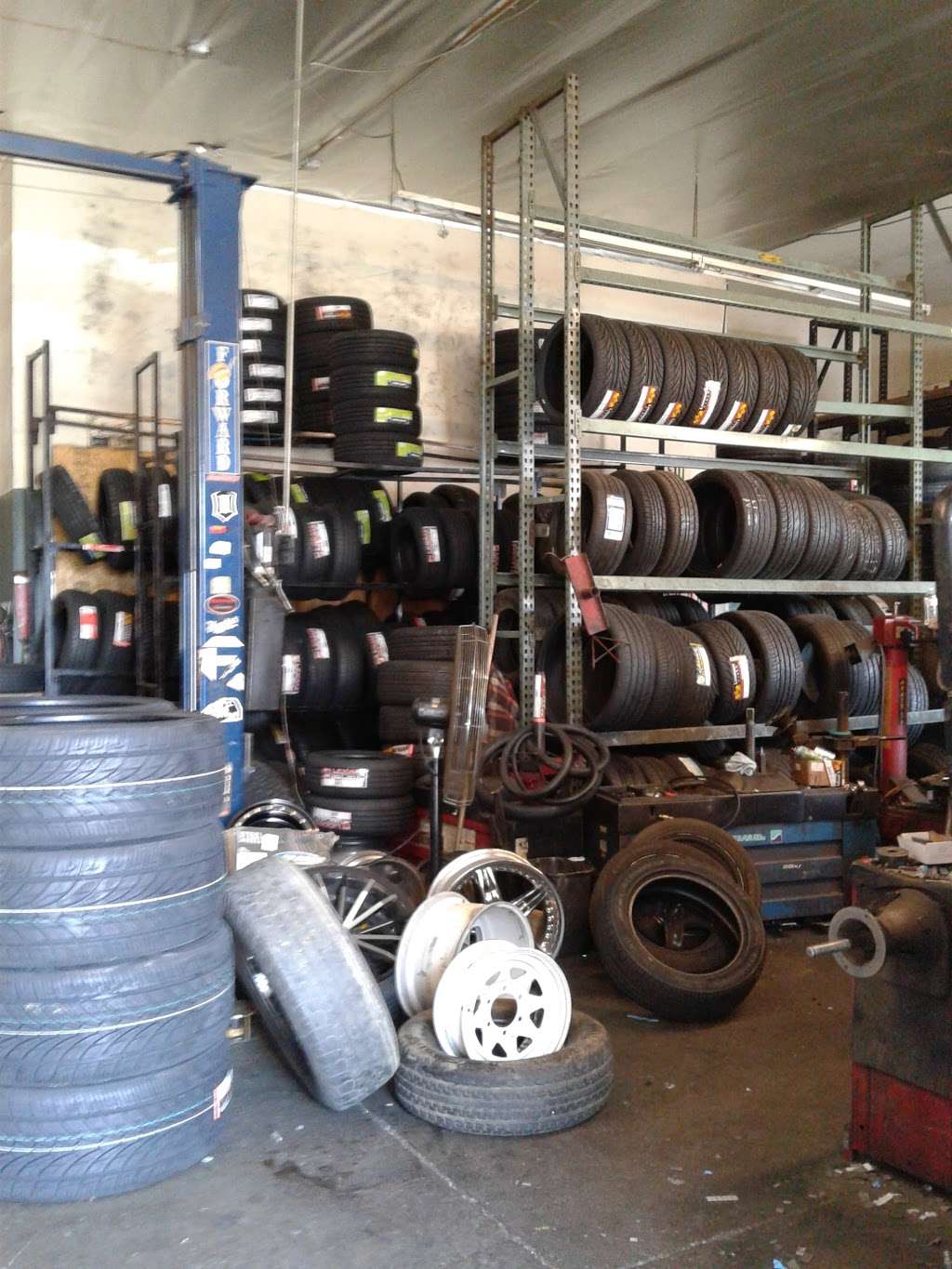 Perris Tire & Wheels Inc | 3575 N Perris Blvd, Perris, CA 92571 | Phone: (951) 943-5800