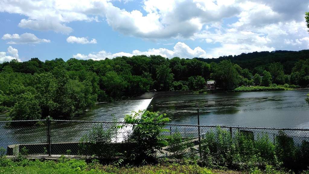 Lehigh River Waterfall | Lehigh River, Easton, PA 18045