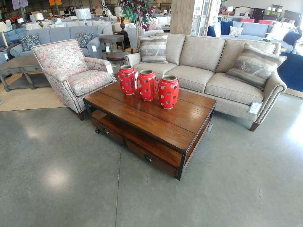 Toms-Price Furniture Outlet | 279 Madsen Dr, Bloomingdale, IL 60108, USA | Phone: (630) 529-7600