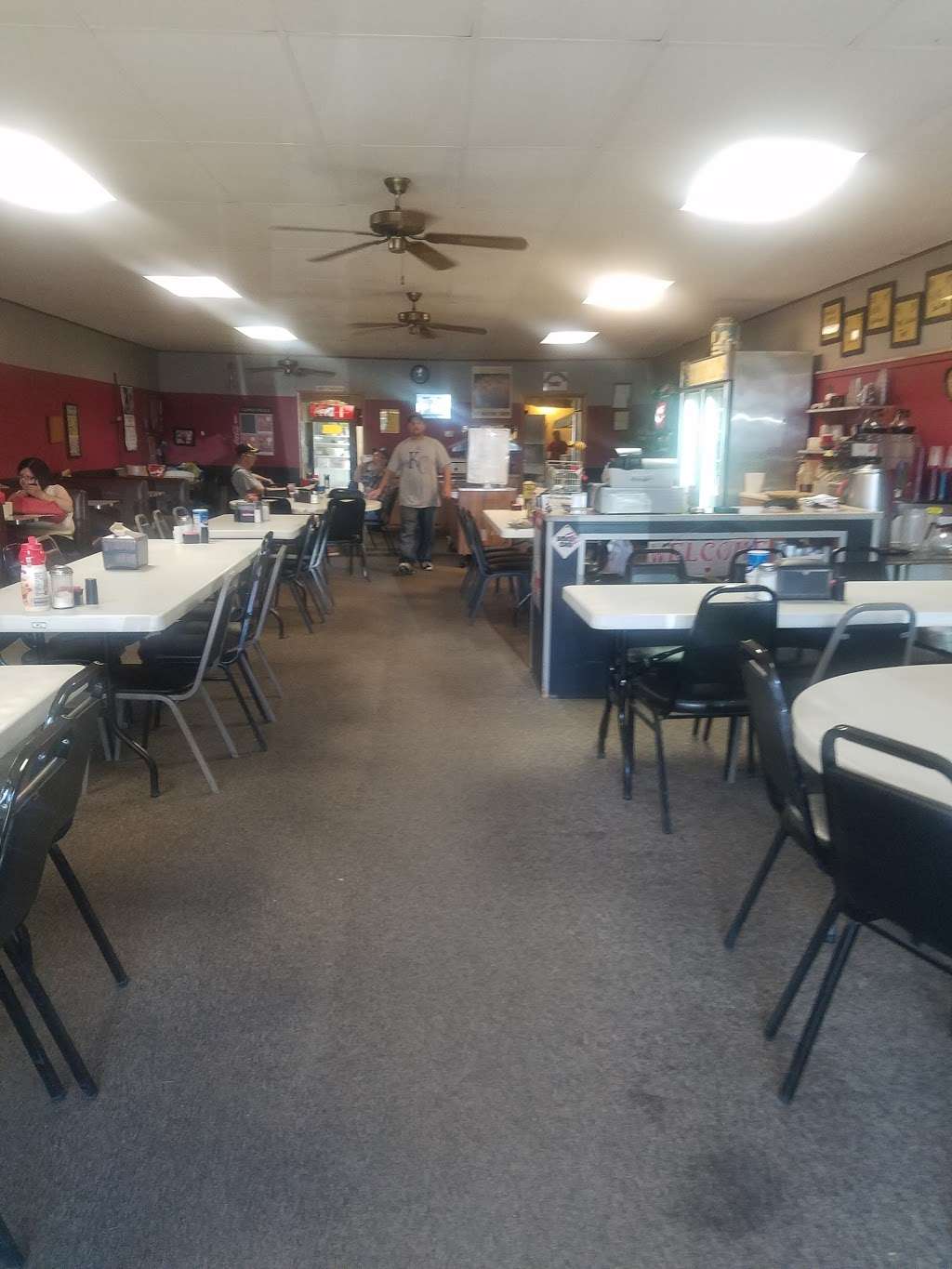 Busy Bee Cafe | 110 S Main St, Braymer, MO 64624, USA | Phone: (660) 645-2811