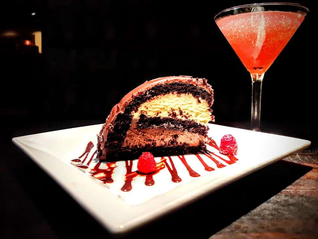 Papa Vinos Italian Kitchen | 1332 Hilltop Rd, St Joseph, MI 49085, USA | Phone: (269) 983-9900