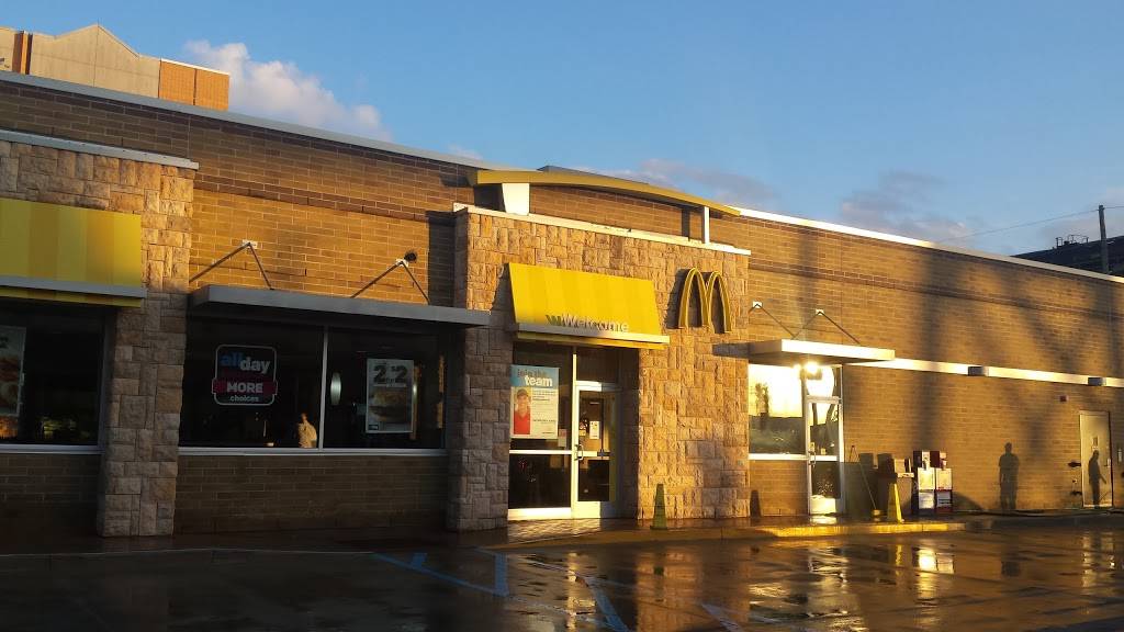 McDonalds | 1151 S Clearview Pkwy, Jefferson, LA 70121, USA | Phone: (504) 733-1421