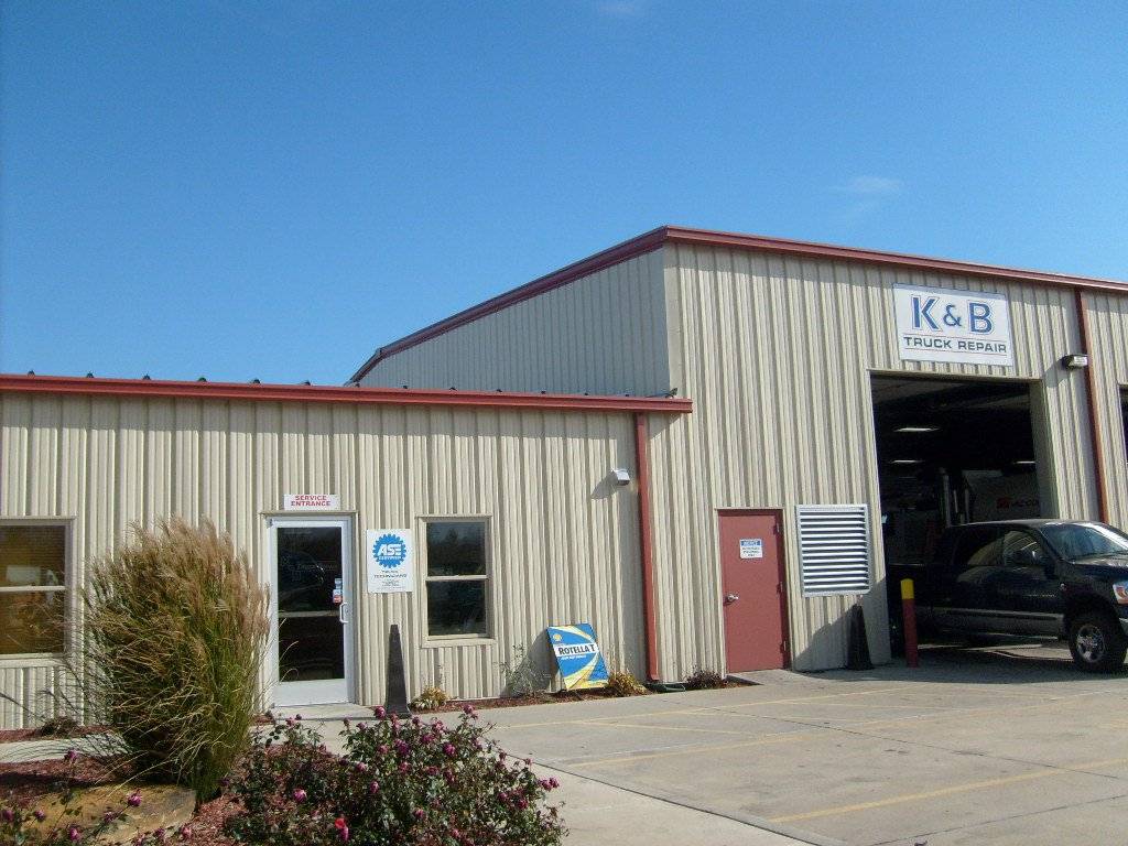 K & B Truck Repair | 2358 IL-111, Granite City, IL 62040, USA | Phone: (618) 797-2076