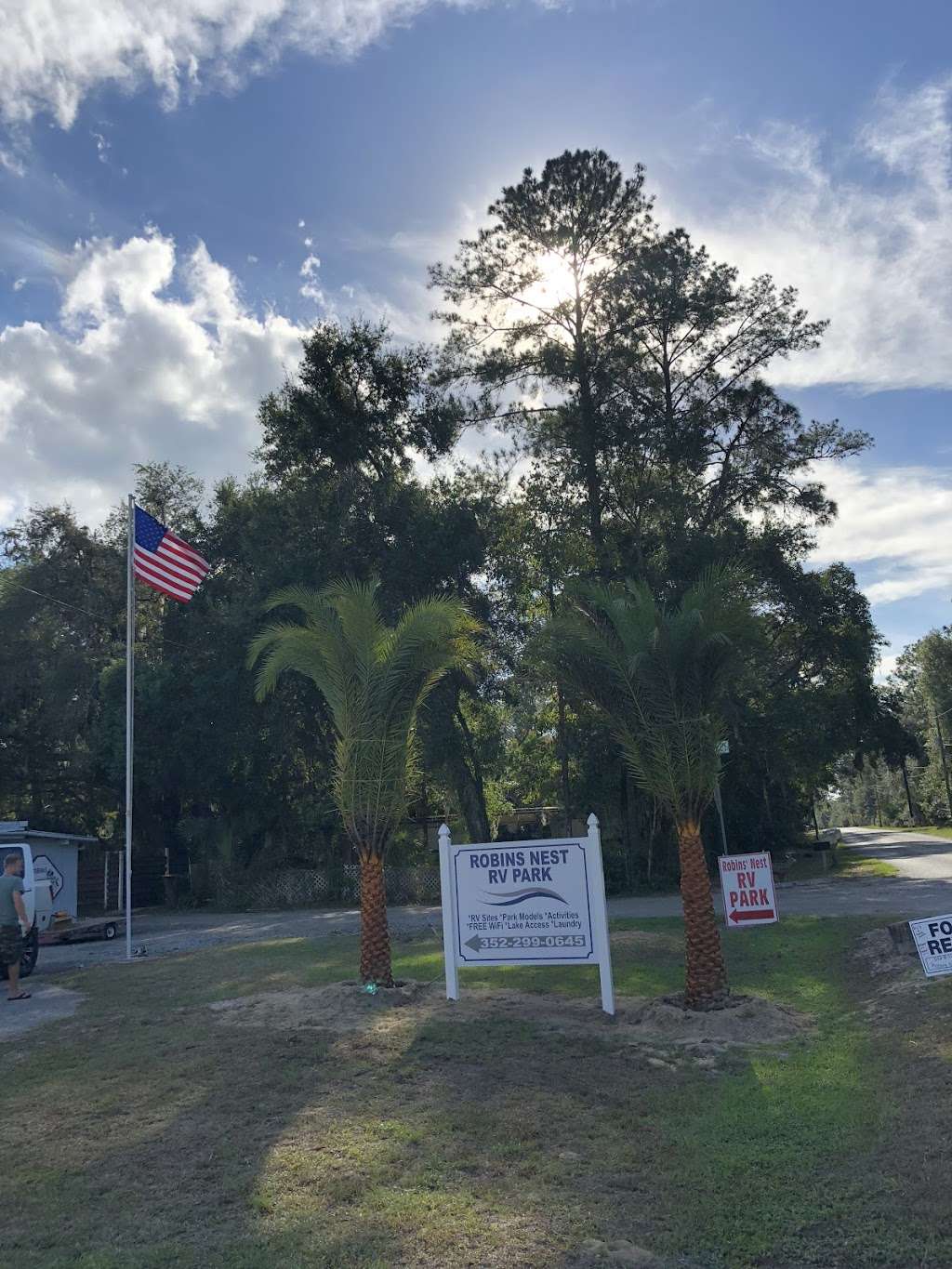 Robins Nest RV Park | 13400 NE 1st Street Rd, Silver Springs, FL 34488, USA | Phone: (352) 299-0645