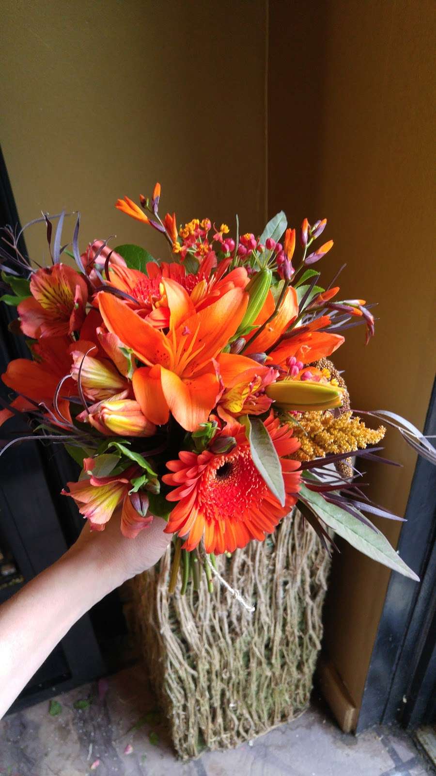 Flower Essence Flower & Gift Shop - Local Florist - Delivery | 2149 Bushkill Park Dr, Easton, PA 18040, USA | Phone: (610) 515-9970