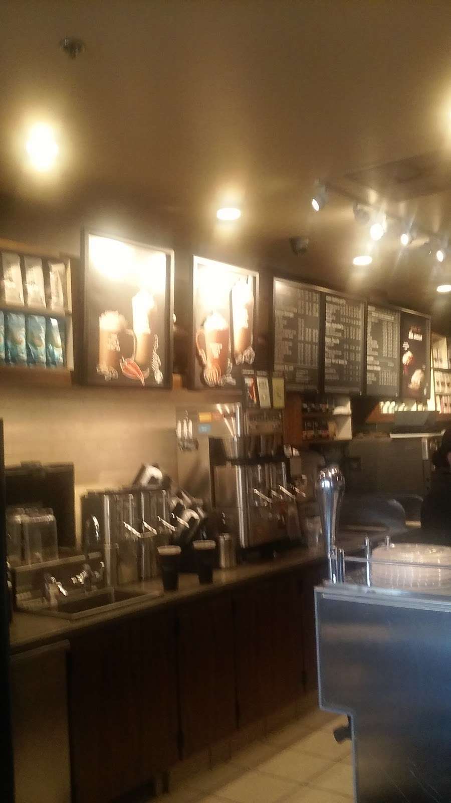 Starbucks | 6101 W Century Blvd, Los Angeles, CA 90045 | Phone: (310) 642-4803