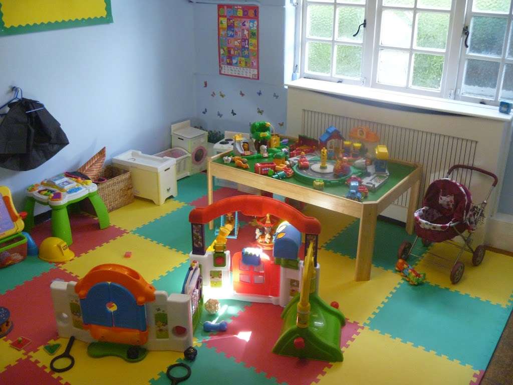 Wee Ones Day Nursery & Pre School | 26 Bakers Ln, Lingfield RH7 6HD, UK | Phone: 07801 550400