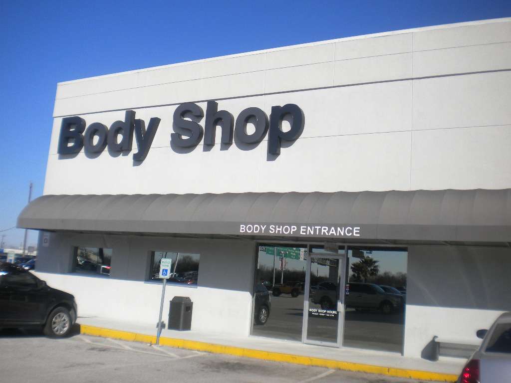 Mac Haik Dodge, Chrysler, Jeep Body Shop | D, 11000 North Fwy, Houston, TX 77037 | Phone: (281) 310-9655