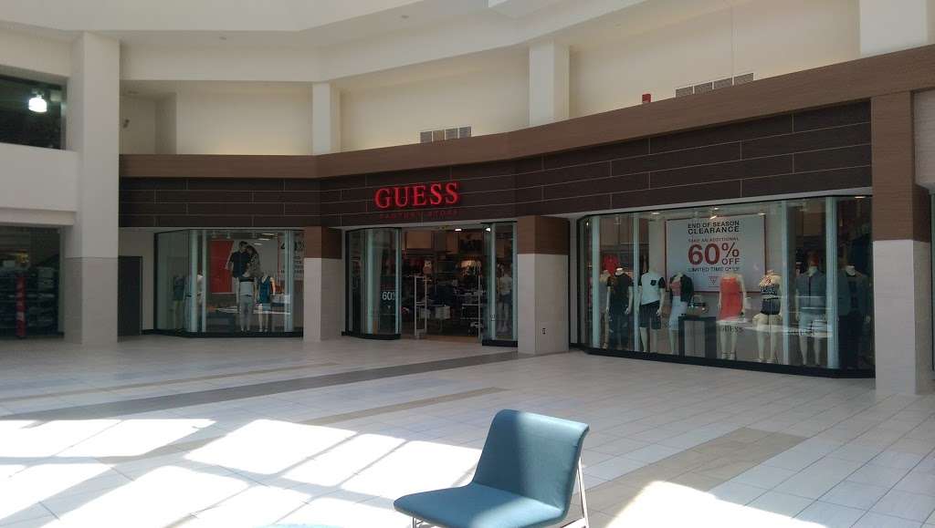 GUESS Factory | 1553 Franklin Mills Cir Space 307, Philadelphia, PA 19154, USA | Phone: (215) 281-0475