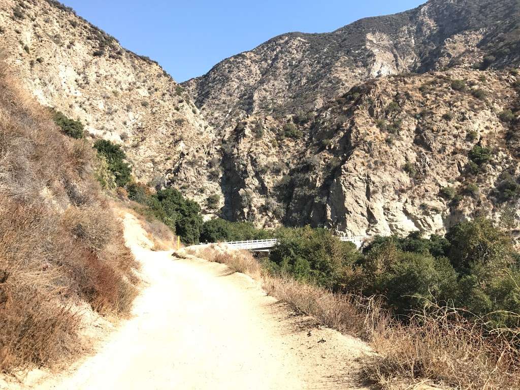 Henninger Trailhead | 2202-2248 N Altadena Dr, Pasadena, CA 91107