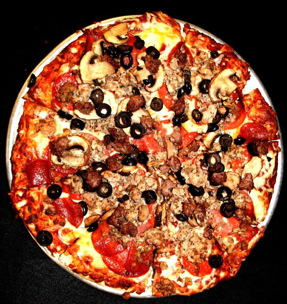 Fun House Pizza | 1520 East 23rd St S, Independence, MO 64055 | Phone: (816) 254-8000
