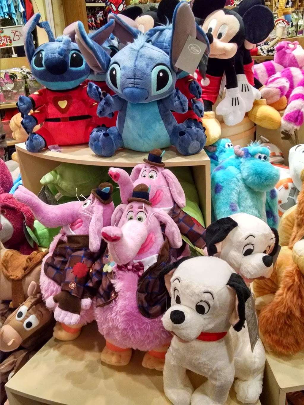 Disney Store | 2144 Southlake Mall, Merrillville, IN 46410, USA | Phone: (219) 756-4674