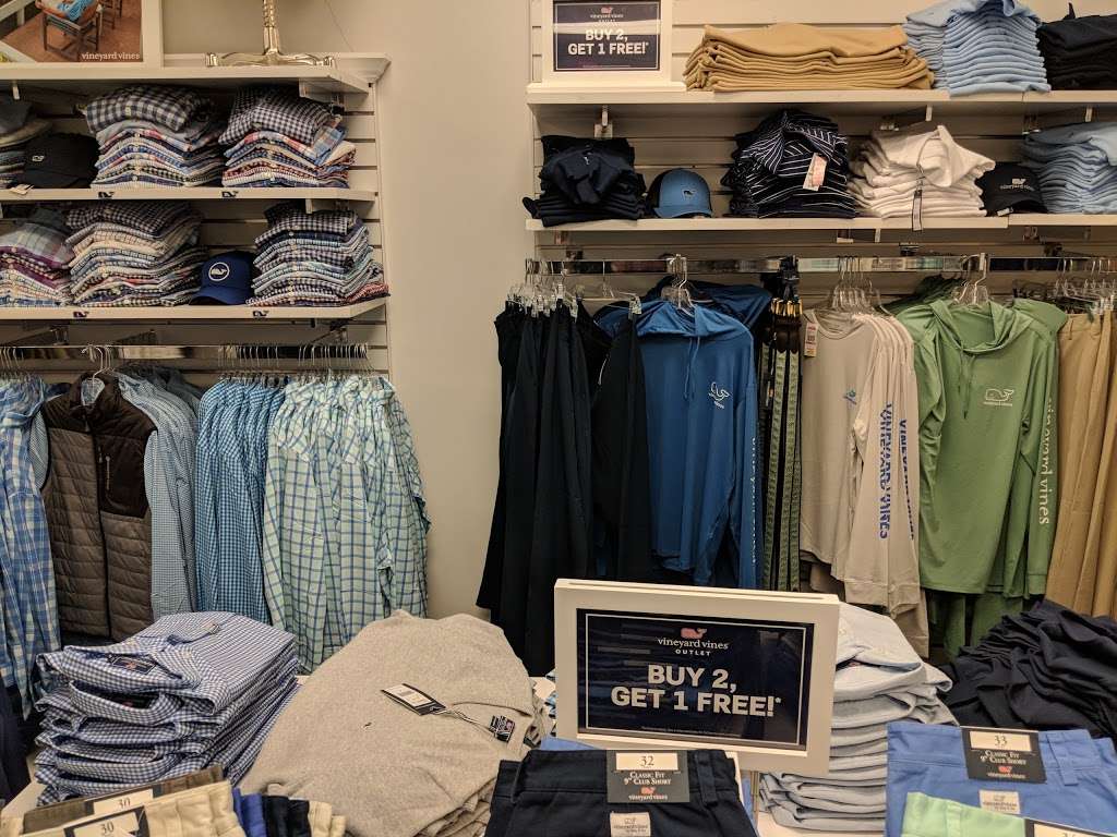 vineyard vines Outlet | 80 Premium Outlets Blvd #235, Merrimack, NH 03054, USA | Phone: (603) 424-7859