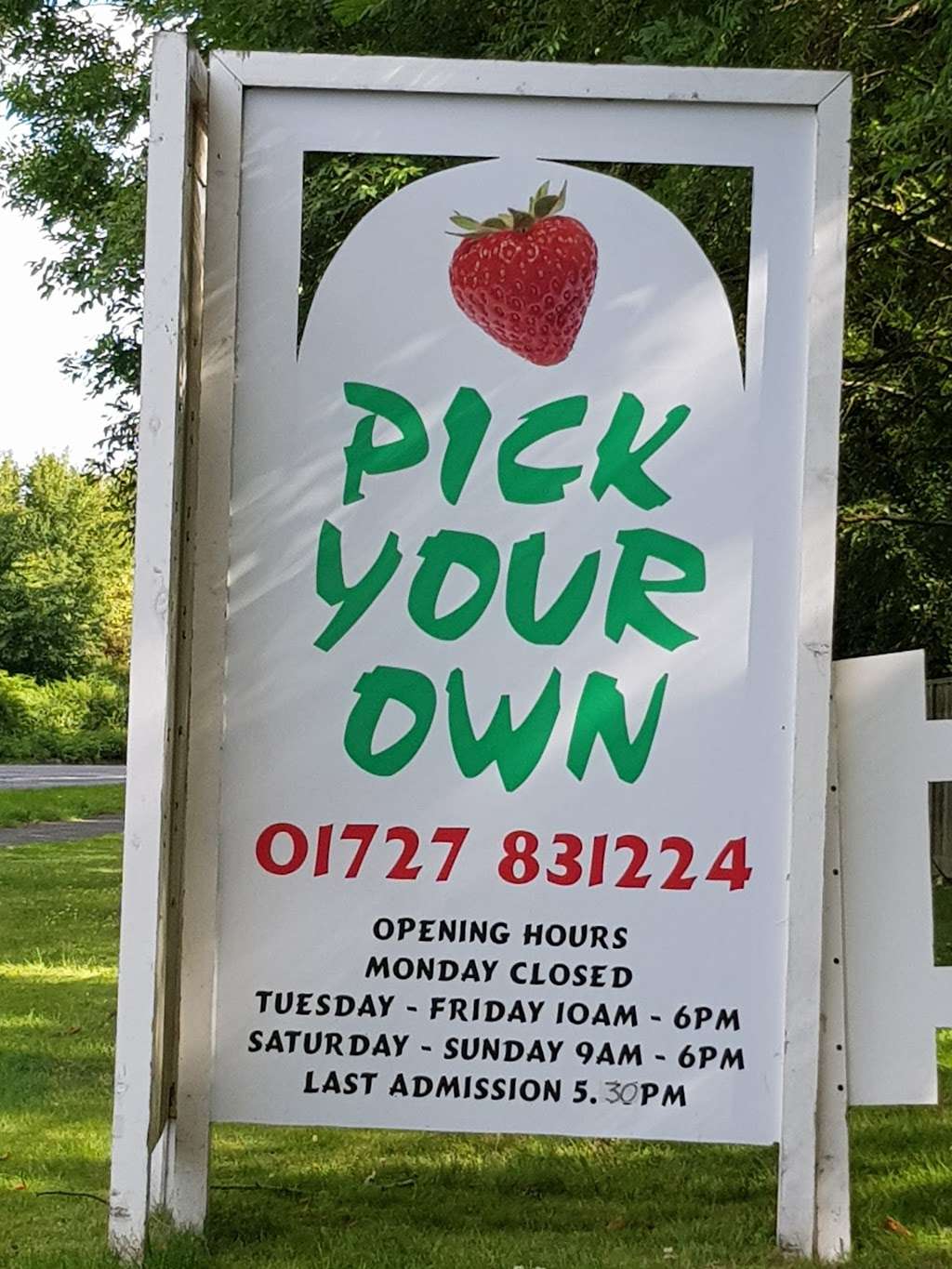 Hawkswick Lodge fruit farm | Harpenden Rd, St Albans AL3 6JG, UK | Phone: 01727 831224