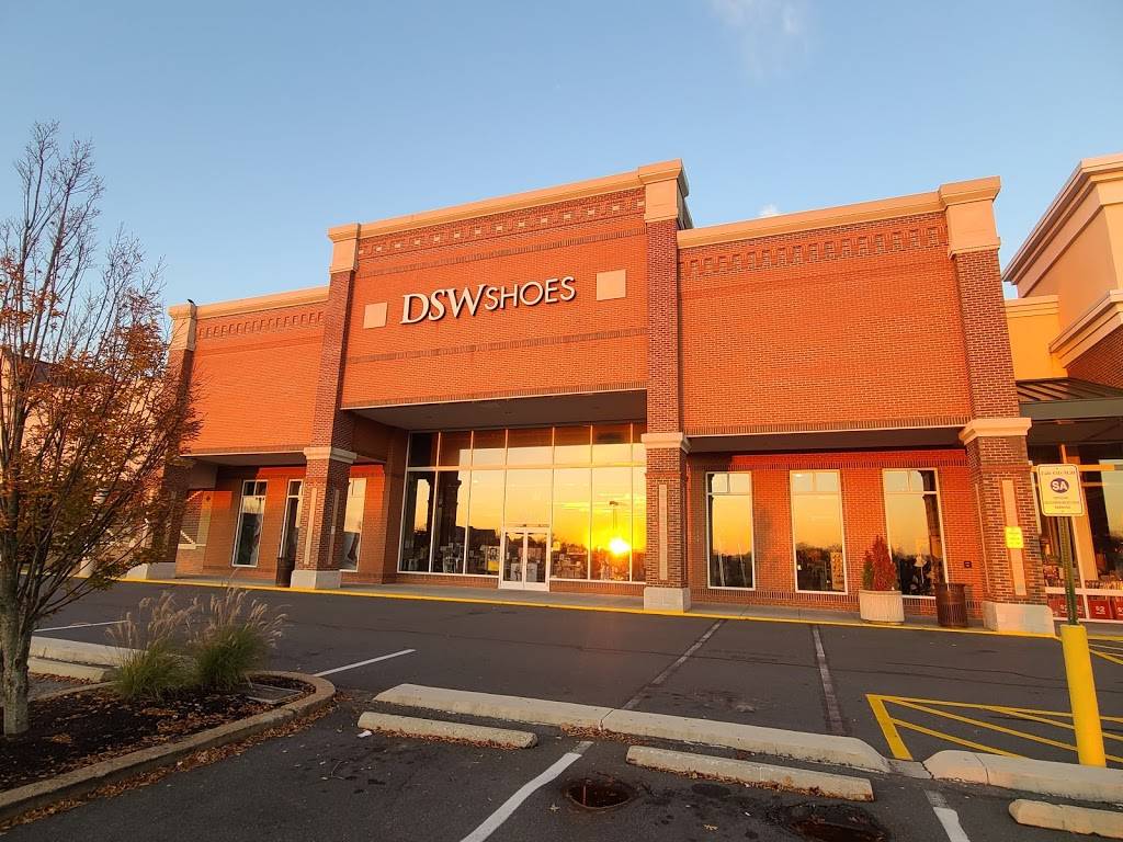 DSW Designer Shoe Warehouse | 9650 Main St Suite 50, Fairfax, VA 22031, USA | Phone: (703) 323-7092