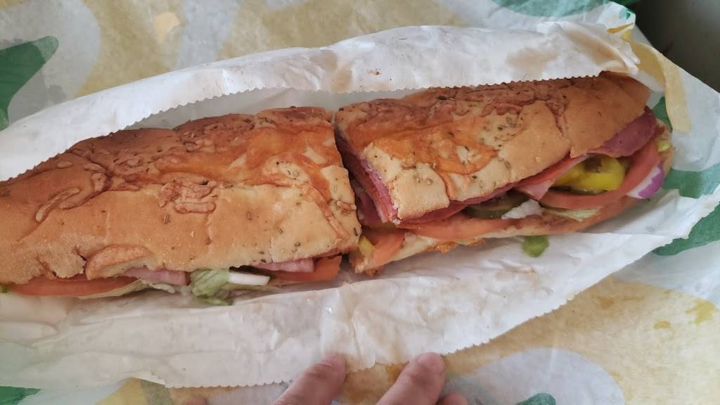 Subway | 22350 Ecorse Rd, Taylor, MI 48180, USA | Phone: (313) 295-2400