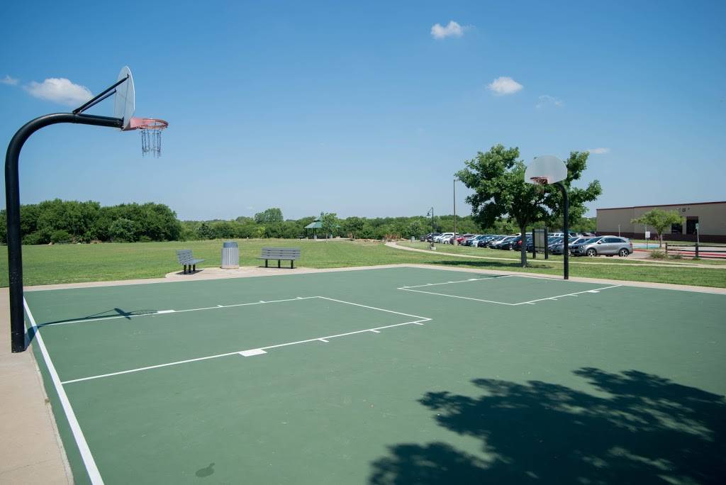 Fish Creek Neighborhood Park | 2121 Havenwood Dr, Arlington, TX 76018, USA | Phone: (817) 459-5474