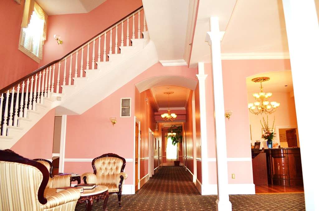 Hotel Alcott | 107-113 Grant St, Cape May, NJ 08204, USA | Phone: (609) 884-5868