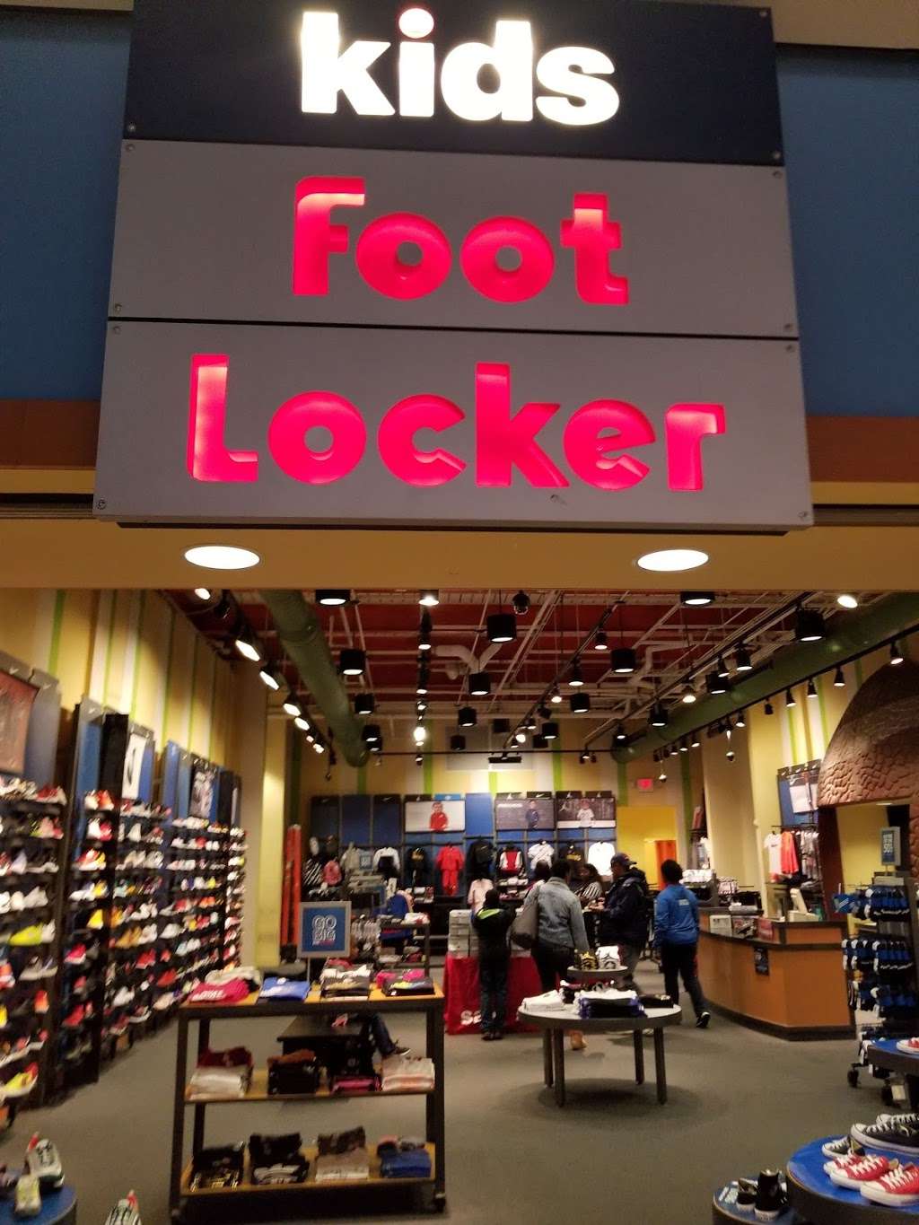 Foot Locker | 1325 Plymouth Meetin, Plymouth Meeting, PA 19462 | Phone: (610) 832-1250