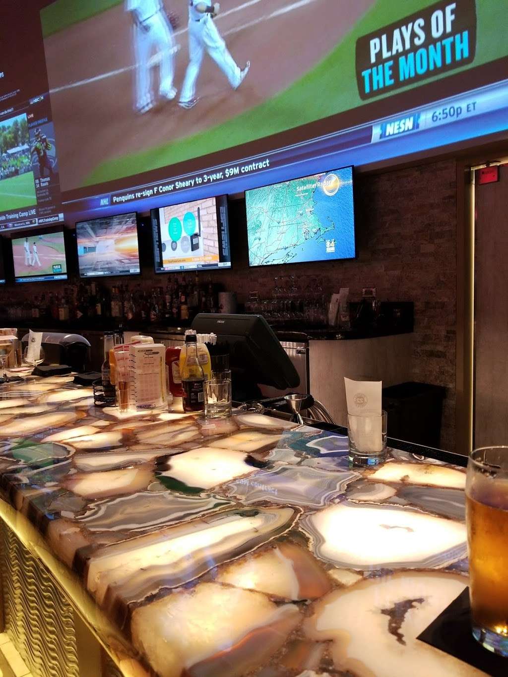 Fluties Sports Pub | 301 Washington St, Plainville, MA 02762, USA | Phone: (508) 576-4455