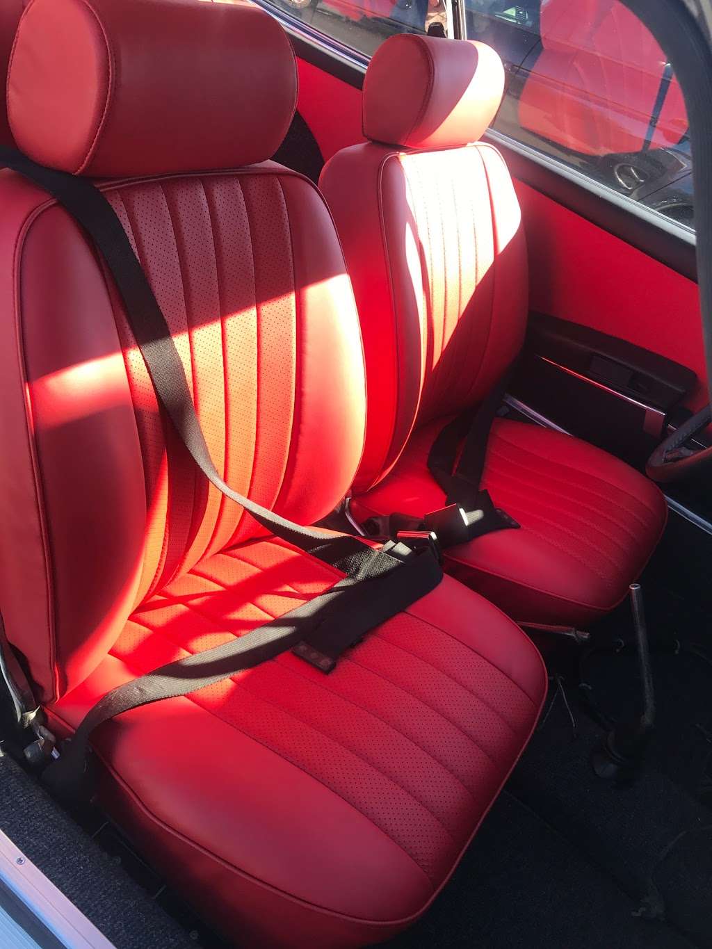 Junior Auto Glass & Upholstery | 6050 Wilcrest Dr, Houston, TX 77072 | Phone: (832) 347-9533