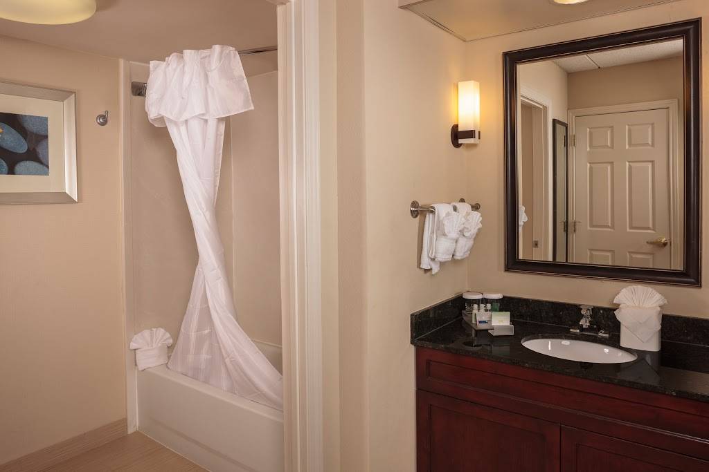 Homewood Suites by Hilton Dallas-Market Center | 2747 N Stemmons Fwy, Dallas, TX 75207, USA | Phone: (214) 819-9700