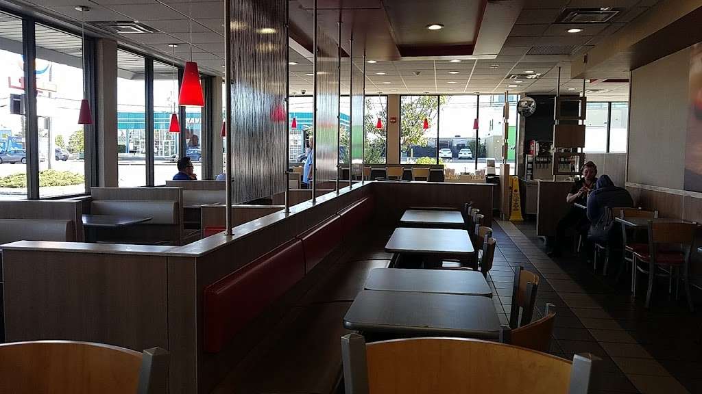 Burger King | 665 Rockaway Turnpike, Lawrence, NY 11559, USA | Phone: (516) 239-0046