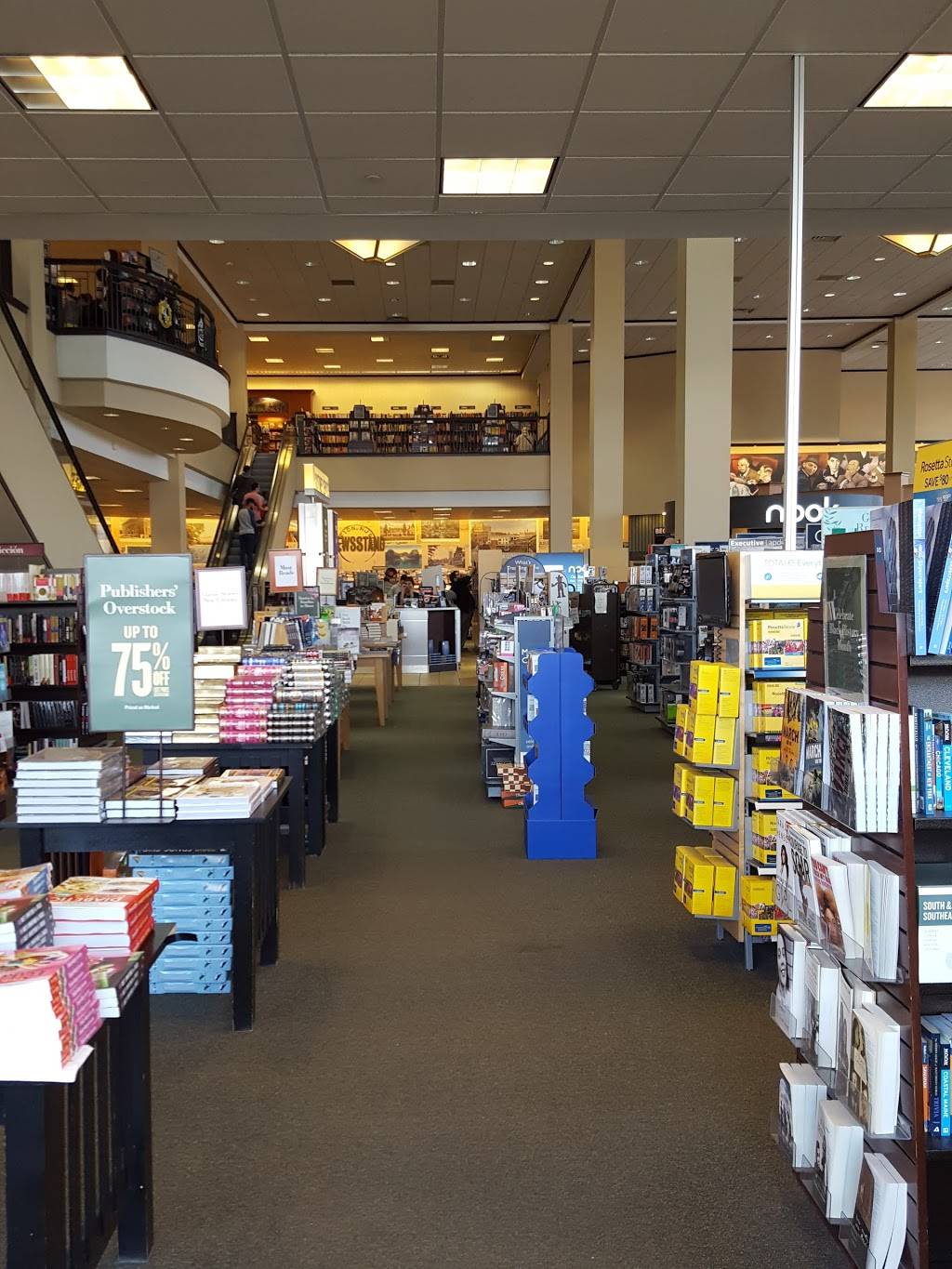 Barnes & Noble | Clifton Commons 395 Route 3 East, Clifton, NJ 07014, USA | Phone: (973) 779-5500