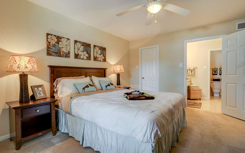 The Park @ Live Oak Apartments | 5550 Holly View Dr, Houston, TX 77091, USA | Phone: (713) 686-5550