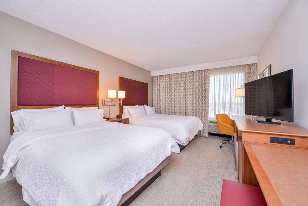 Hampton Inn Martinsburg | 975 Foxcroft Ave, Martinsburg, WV 25401, USA | Phone: (304) 267-2900