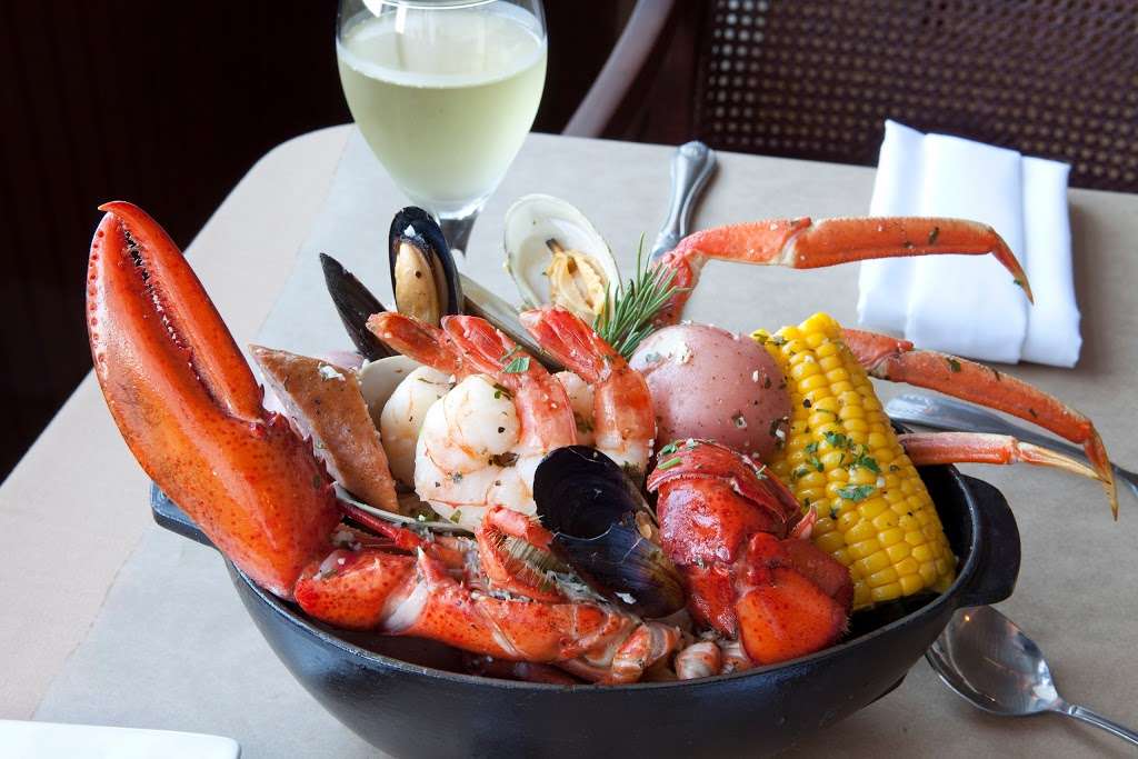 Chelsea Chowder House & Bar | 1126 Queens Hwy, Long Beach, CA 90802, USA | Phone: (562) 499-6695