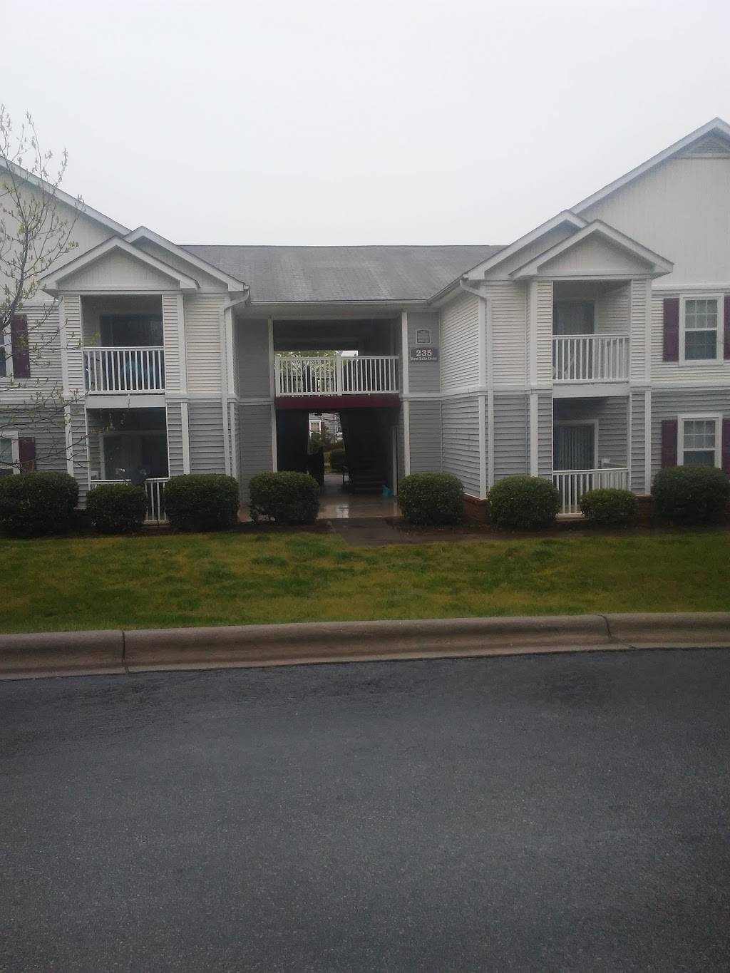 Lakemoor Apartments | 205 Kent Lake Dr, Durham, NC 27713, USA | Phone: (919) 544-1451