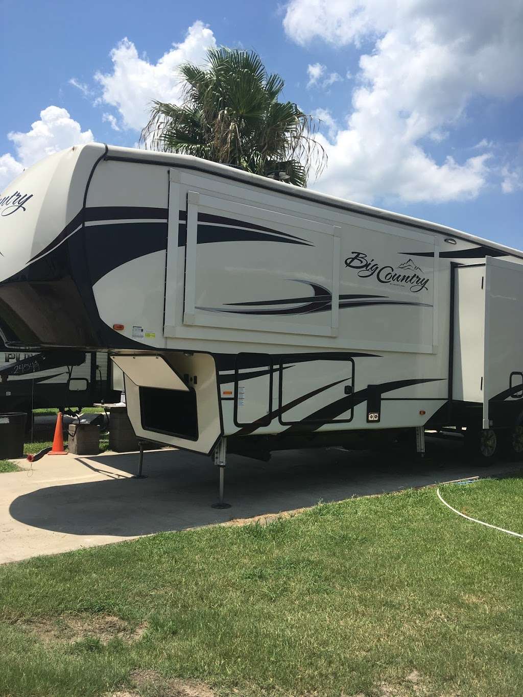 Ron Hoover RV & Marine of South Houston | 1903 Gulf Fwy, La Marque, TX 77568, USA | Phone: (409) 935-7101