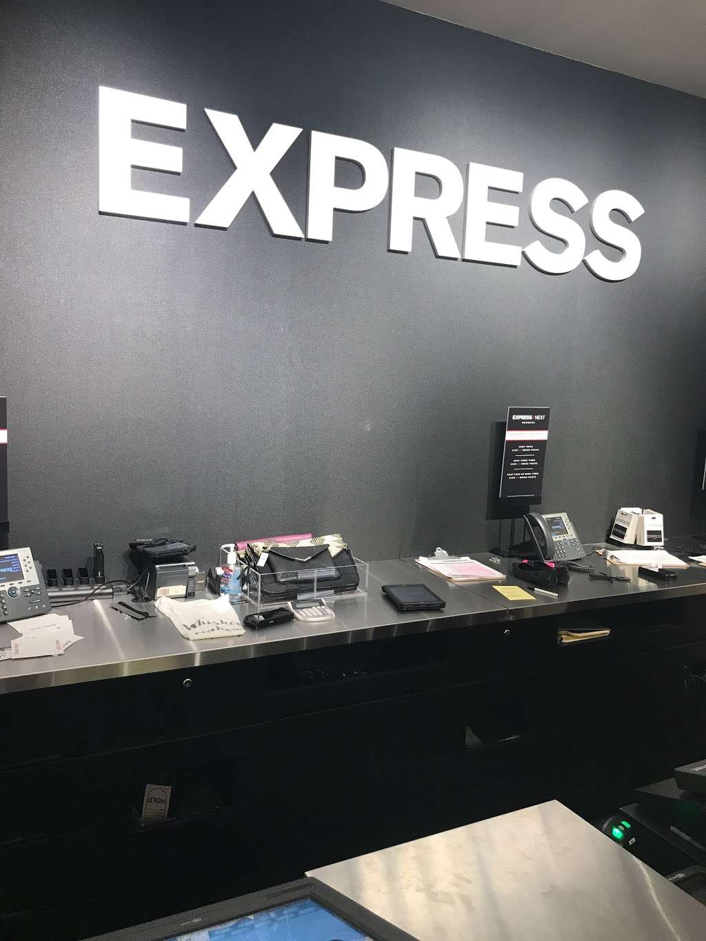 Express Factory Outlet | 1 Premium, Outlet Blvd, Wrentham, MA 02093, USA | Phone: (774) 307-9020