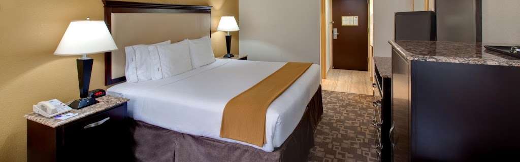 Holiday Inn Express Chicago-Schaumburg | 1550 N Roselle Rd, Schaumburg, IL 60195, USA | Phone: (847) 310-0500