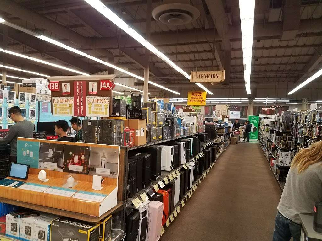 Frys Electronics | 10800 Kalama River Ave, Fountain Valley, CA 92708, USA | Phone: (714) 378-4400