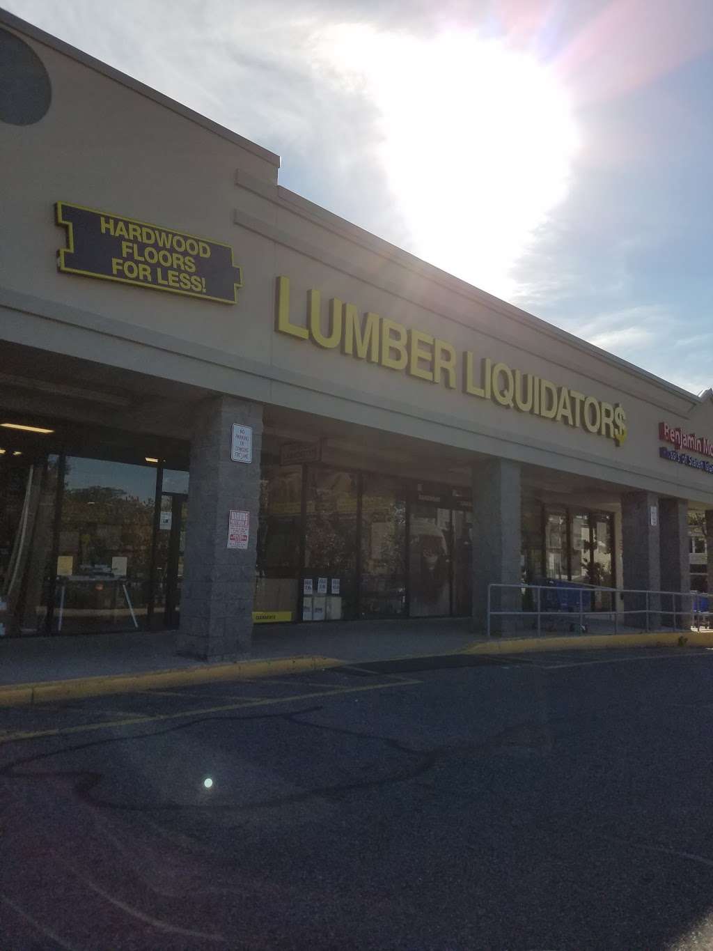 Lumber Liquidators Flooring Co. | 2040 Forest Ave, Staten Island, NY 10303 | Phone: (917) 426-0580