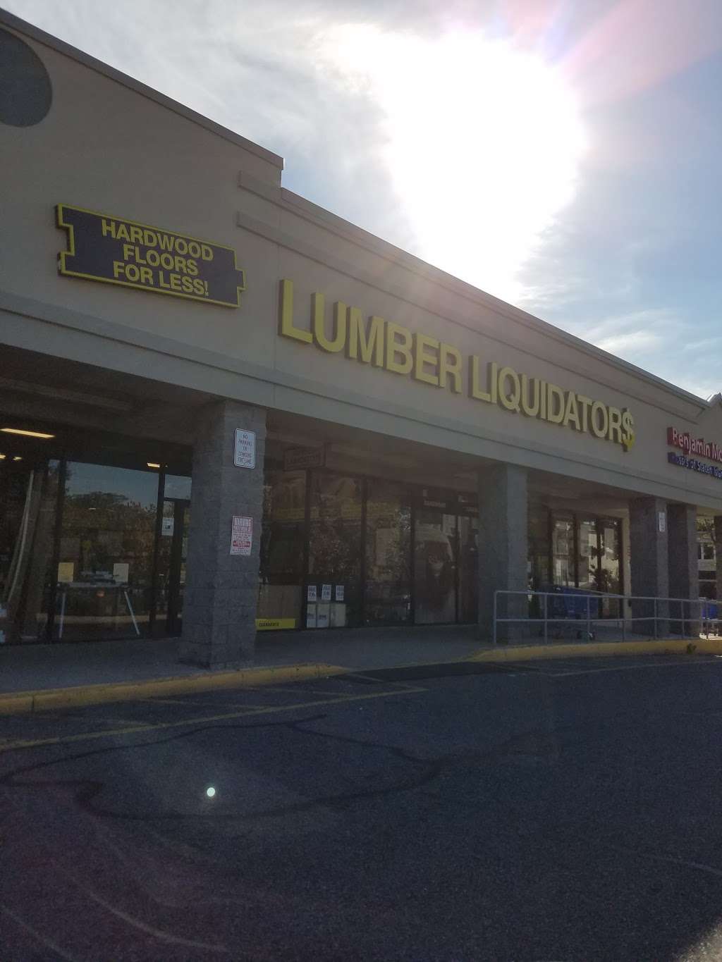 Lumber Liquidators Flooring Co. | 2040 Forest Ave, Staten Island, NY 10303, USA | Phone: (917) 426-0580