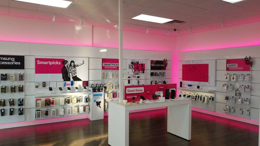 T-Mobile | 4106 N Belt Hwy, St Joseph, MO 64506, USA | Phone: (816) 617-3700